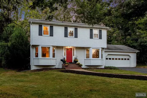 10 E Brook Dr, Paramus, NJ 07652 photo 1