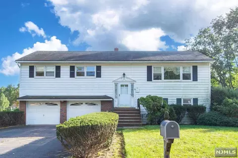 12 Williamsburg Ct, Wayne, NJ 07470 photo 1