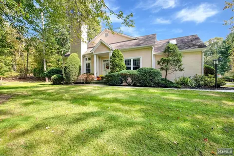 19 Hadley Ln, Wayne, NJ 07470 photo 1