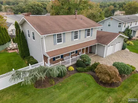 18 Chicopee Dr, Wayne, NJ 07470 photo 1