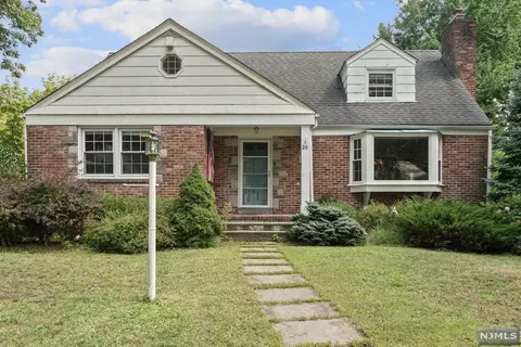 20 Locust Ave, Millburn, NJ 07041 photo 1