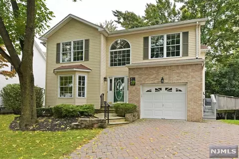 741 Gettysburg Pl, Paramus, NJ 07652 photo 1