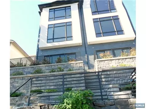 1186 River Rd, Edgewater, NJ 07020 photo 1