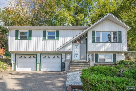 1012 Black Oak Ridge Rd, Wayne, NJ 07470 photo 1