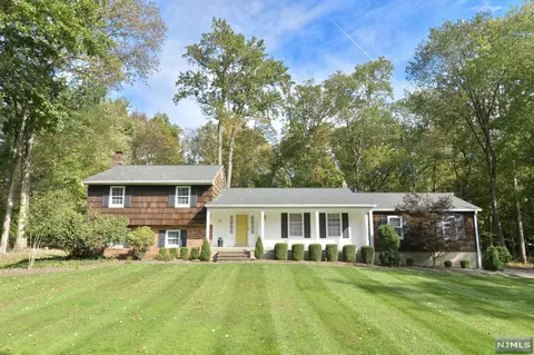 35 Old Chimney Rd, Saddle River, NJ 07458 photo 1