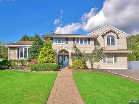 46 Augusta Dr, Wayne, NJ 07470 photo 1