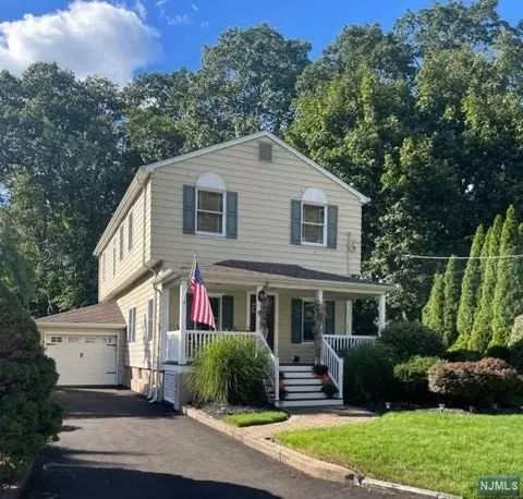 8 Dow Ave, Waldwick, NJ 07463 photo 1