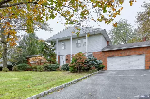 555 Coolidge Pl, Paramus, NJ 07652 photo 1
