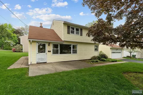 129 Thomas Dr, Paramus, NJ 07652 photo 1