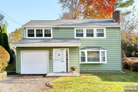 35 Stuart St, Waldwick, NJ 07463 photo 1