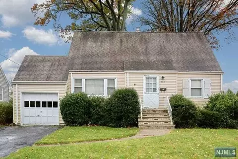 302 Pine St, Teaneck, NJ 07666 photo 1