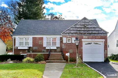 22 Deerfield St, Bergenfield, NJ 07621