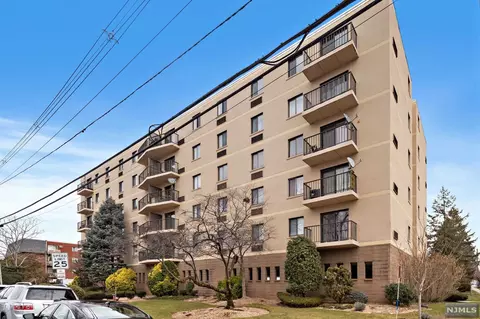 300 Park St #3F, Hackensack, NJ 07601 photo 1