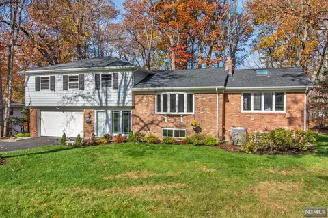 25 Harrison Dr, Berkeley Heights, NJ 07922 photo 1