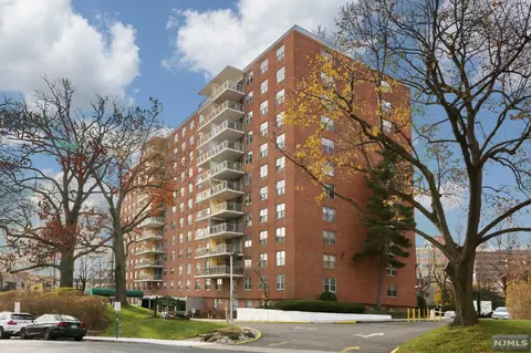 301 Beech St #1G, Hackensack, NJ 07601 photo 1