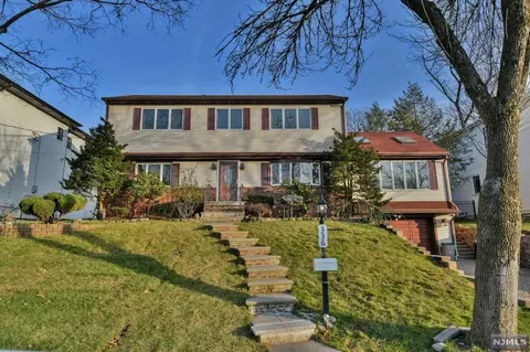 336 Maplewood Dr, Paramus, NJ 07652 photo 1