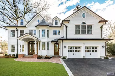 604 Mazur Ave, Paramus, NJ 07652 photo 1