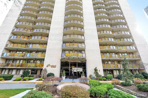 150 Overlook Ave #12H, Hackensack, NJ 07601 photo 1