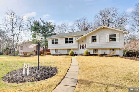 8 Knight Rd, Wayne, NJ 07470 photo 1