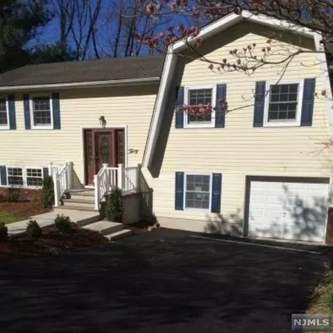 30 Wolfe Dr, Wanaque, NJ 07465 photo 1