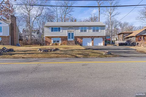 51 W Lake Dr, Wayne, NJ 07470 photo 1