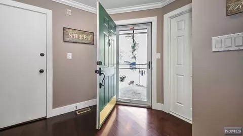 203 Warbler Dr, Wayne, NJ 07470 photo 1
