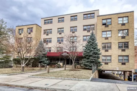 300 Lookout Ave #D2, Hackensack, NJ 07601 photo 1