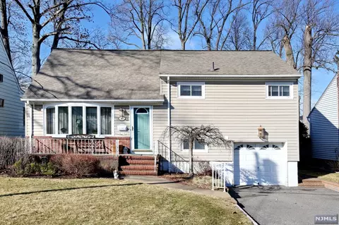 83 Deerfield St, Bergenfield, NJ 07621