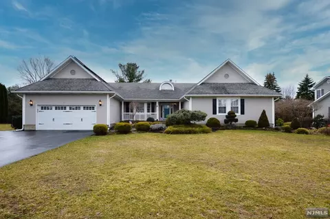 11 Lowell Dr, Wayne, NJ 07470 photo 1