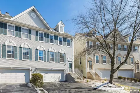 18 Harrier Ct, Wayne, NJ 07470 photo 1