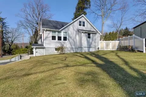 27 Juniper Rd, Wayne, NJ 07470 photo 1