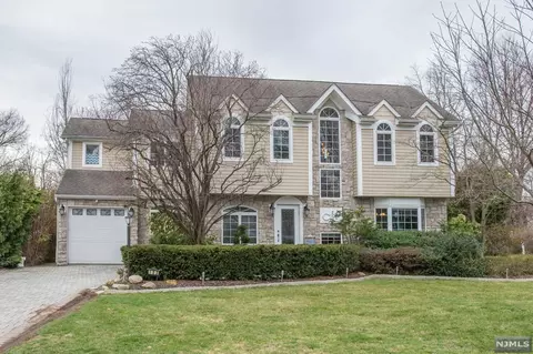 182 Lozier Ct, Paramus, NJ 07652 photo 1