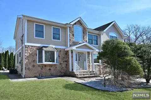 528 Salem St, Paramus, NJ 07652 photo 1