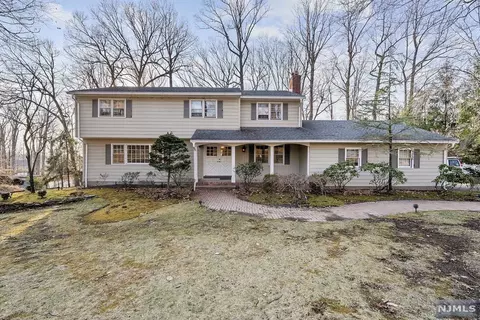 68 Huff Ter, Saddle River, NJ 07458 photo 1