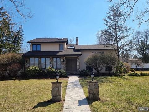 2 Cedar Ct, Closter, NJ 07624 photo 1
