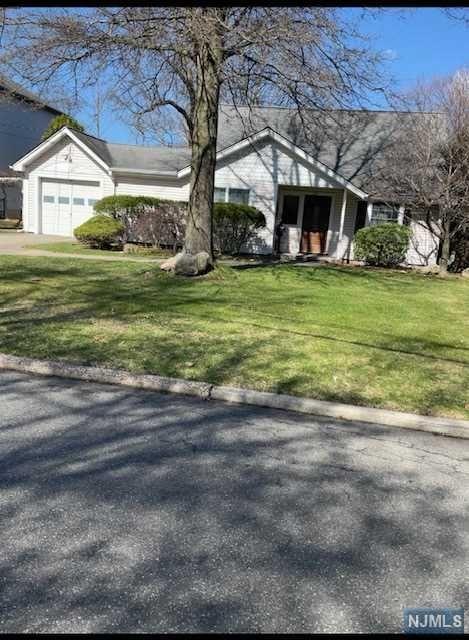 286 Mckinley Blvd, Paramus, NJ 07652 photo 1