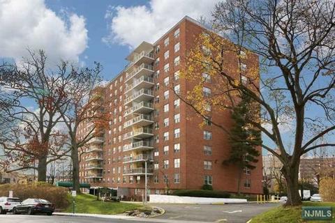 301 Beech St #10H, Hackensack, NJ 07601 photo 1