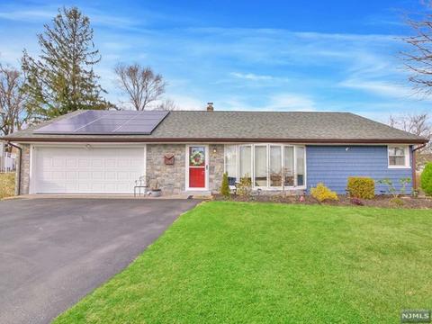 21 Stuart Ln, Wayne, NJ 07470 photo 1