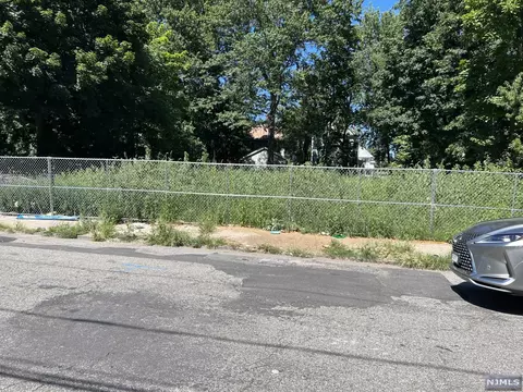 9-15 Voorhees St, Newark, NJ 07108