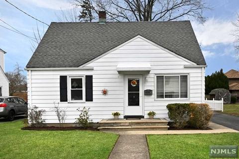 8 6th Ave, Wanaque, NJ 07420 photo 1