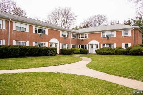 73 Manchester Ct, Wayne, NJ 07470 photo 1