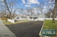 101 Park Ln, Wayne, NJ 07470 photo 1