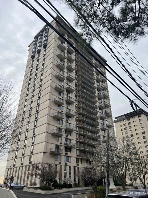 160 Overlook Ave #15B, Hackensack, NJ 07601 photo 1