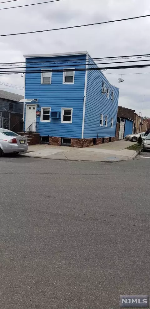 33 Avenue C, Newark, NJ 07114 photo 1