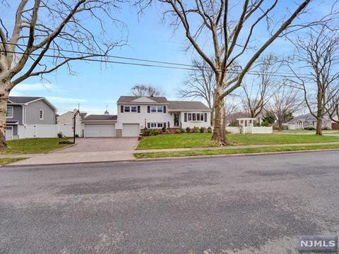 718 Arbor Rd, Paramus, NJ 07652 photo 1