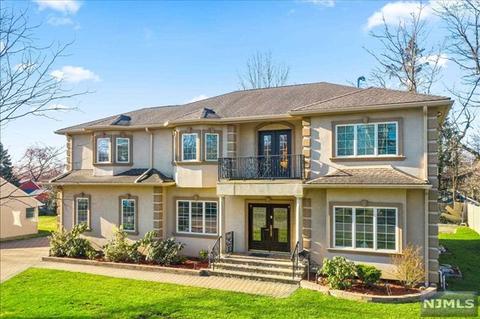 174 Haase Ave, Paramus, NJ 07652 photo 1
