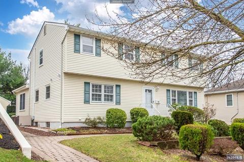 92 Circle Dr, Paramus, NJ 07652 photo 1