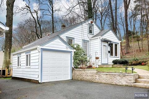 58 Glenview Ter, Cresskill, NJ 07626 photo 1