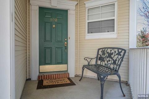 108 Bobolink Ct, Wayne, NJ 07470 photo 1