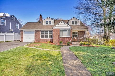 1013 E Lawn Dr, Teaneck, NJ 07666 photo 1